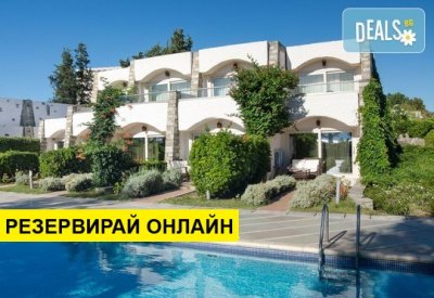 Нощувка на база HB,AI в Theophano Imperial Palace 5*, Калитеа, Халкидики