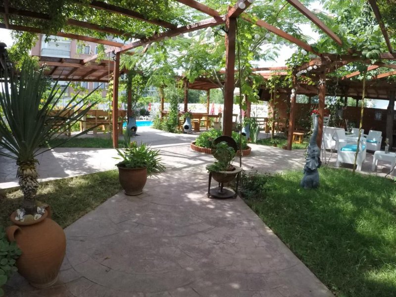 Хотел Алба Фемили - Снимка 11