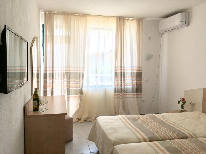 Хотел Алба Фемили - Снимка 5