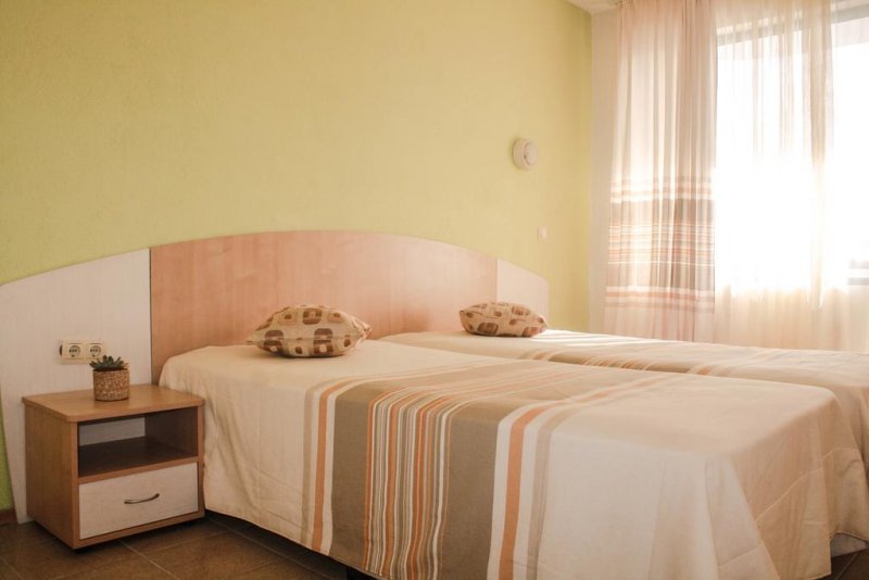 Хотел Алба Фемили - Снимка 10