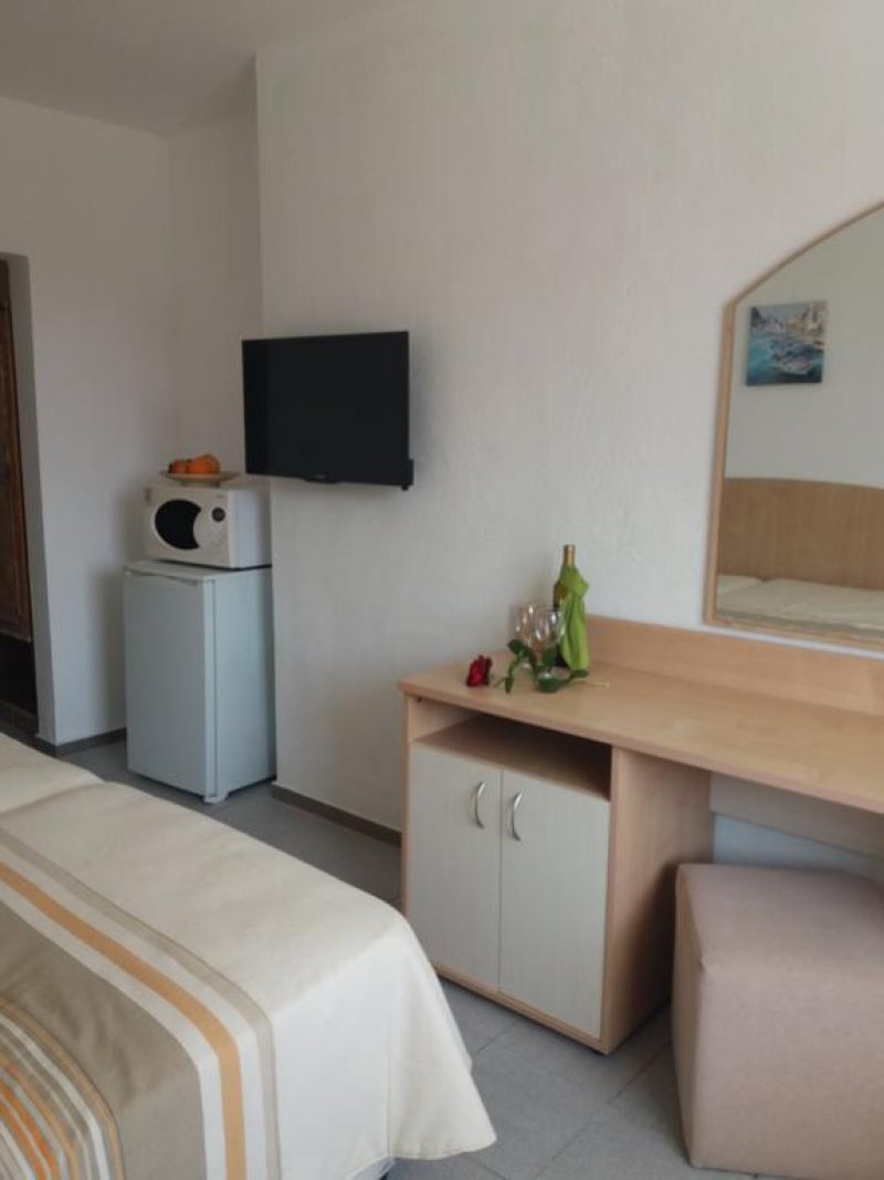 Хотел Алба Фемили - Снимка 11