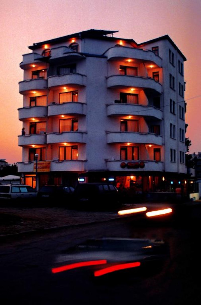 Хотел Алба Фемили - Снимка 3