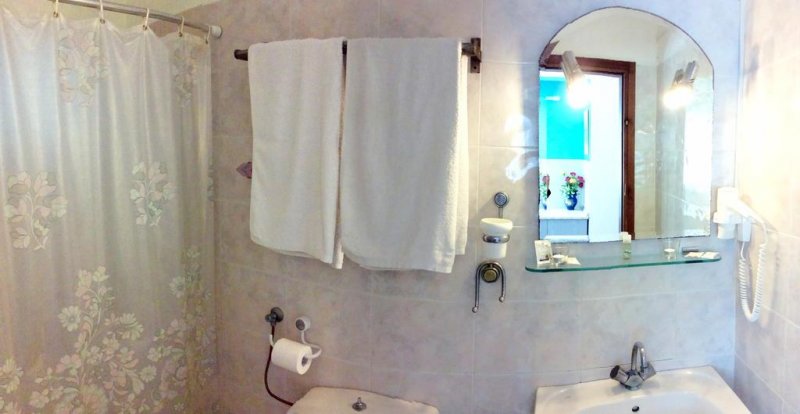 The Hotel Melissa Gold Coast - Снимка 4