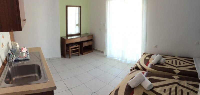 The Hotel Melissa Gold Coast - Снимка 1