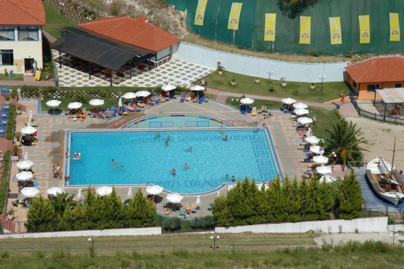 Atrium Hotel - Снимка 1