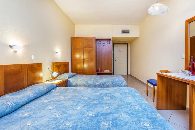 Atrium Hotel - Снимка 7