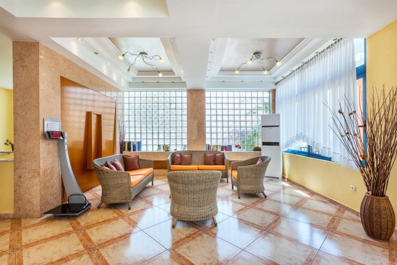 Atrium Hotel - Снимка 3