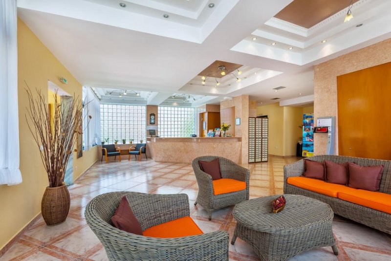 Atrium Hotel - Снимка 11