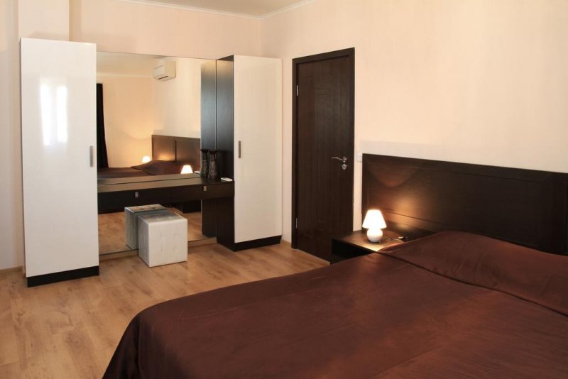 Хотел Лонг Бийч - Снимка 1