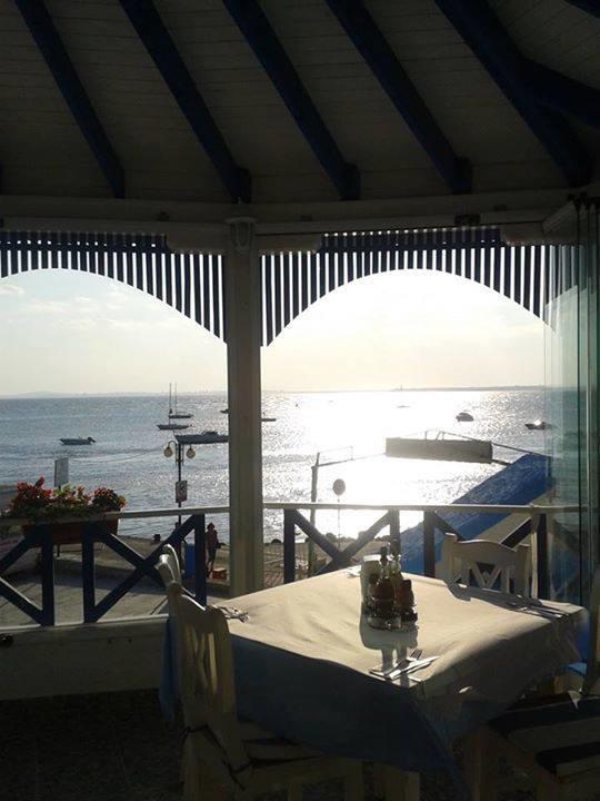 Нощувка на човек със закуска на 100 метра от плажа в Поморие в семеен хотел Парос*** - Снимка 34