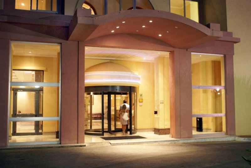 Paradise Bay Hotel - Снимка 9