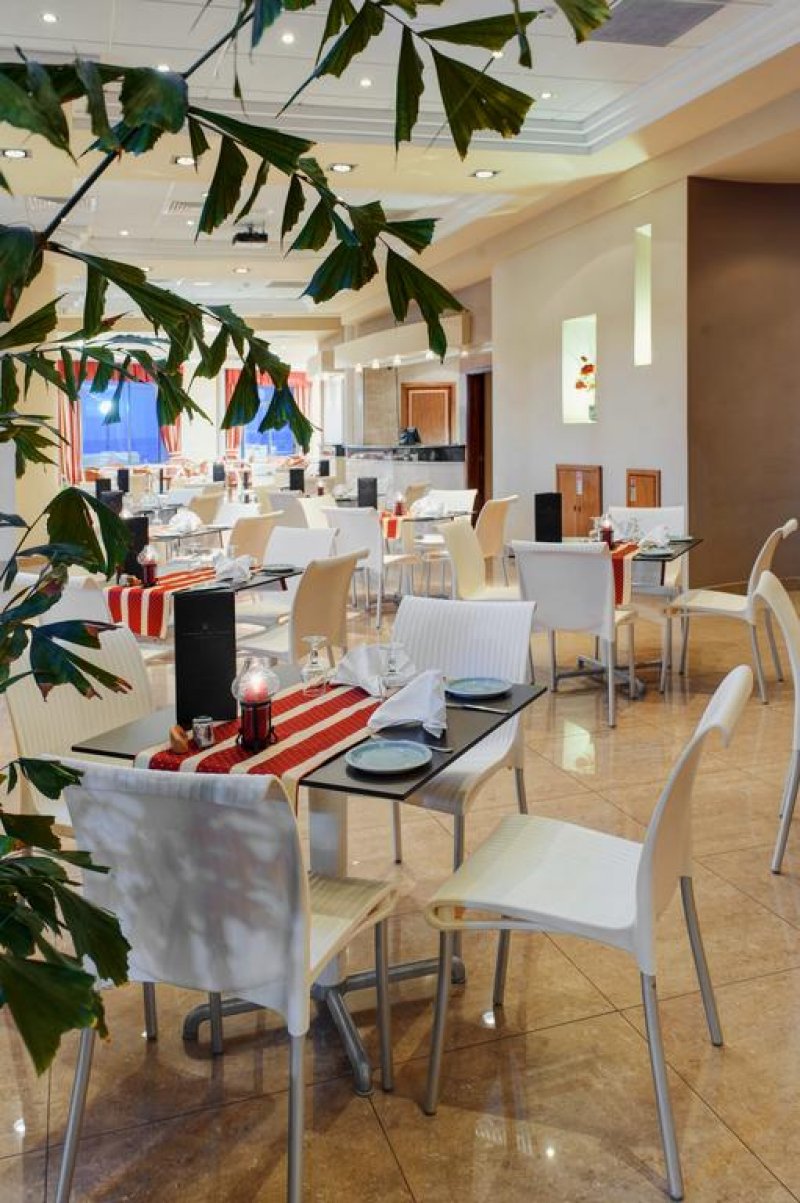 Paradise Bay Hotel - Снимка 1