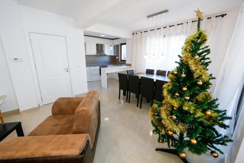 Twin House - Снимка 3