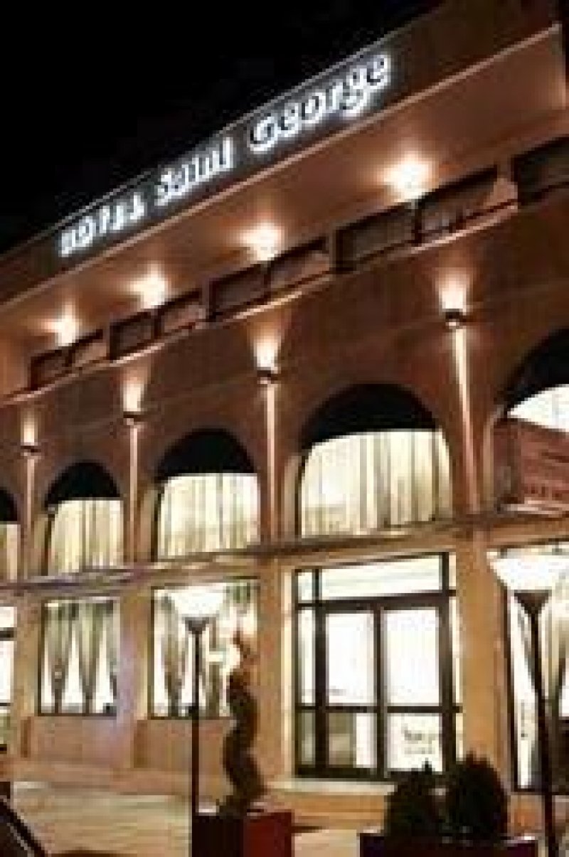 Saint George Hotel - Снимка 1