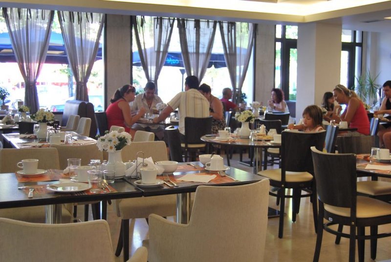 Saint George Hotel - Снимка 9