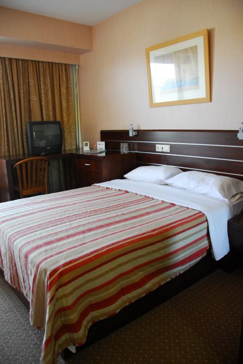 Saint George Hotel - Снимка 1