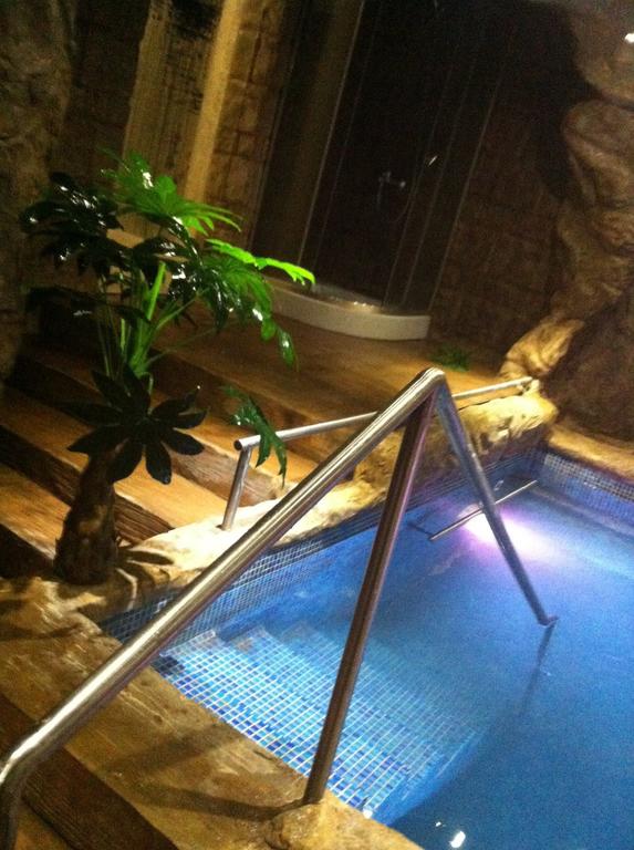 Нощувка на човек + вана с гореща минерална вода, терма зона и сауна в Къща за гости Его, с. Минерални бани - Снимка 21