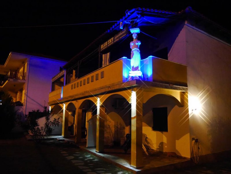 Blue Sky Boutique Apartments - Снимка 5