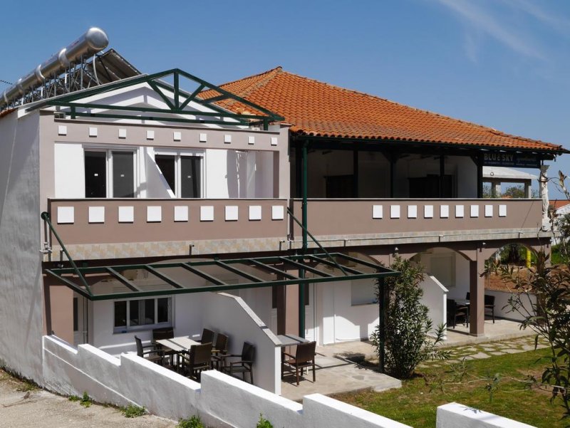 Blue Sky Boutique Apartments - Снимка 3