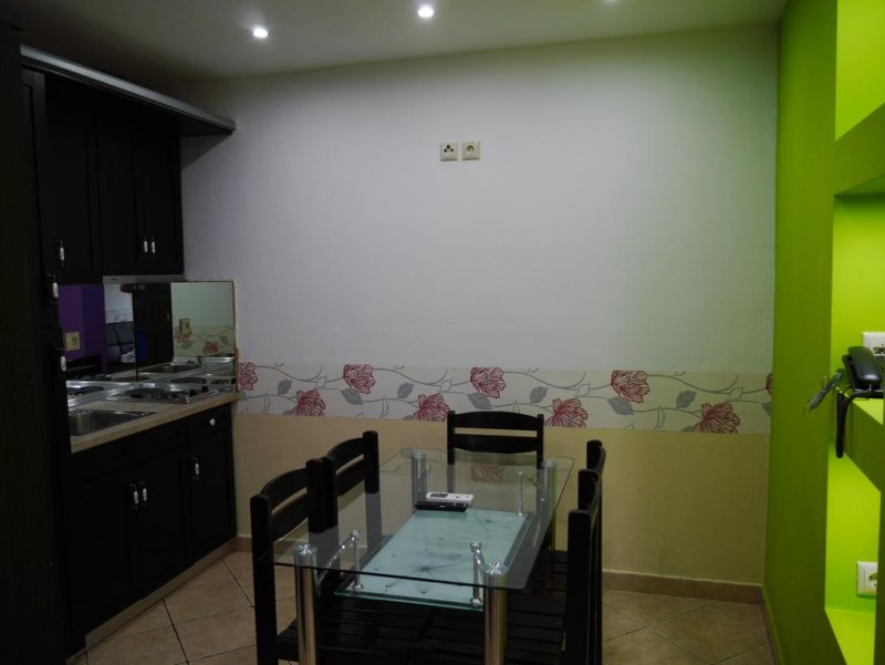 Blue Sky Boutique Apartments - Снимка 2