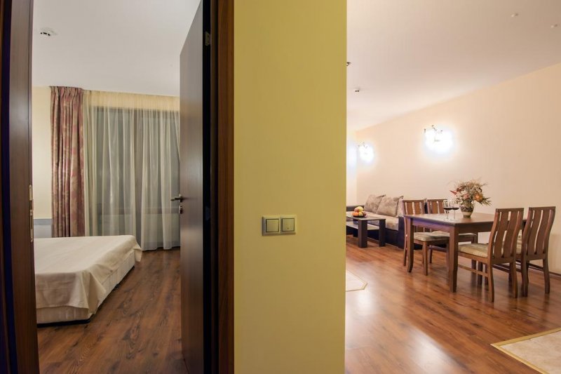 Оук Резиденс Апартхотел - Снимка 7