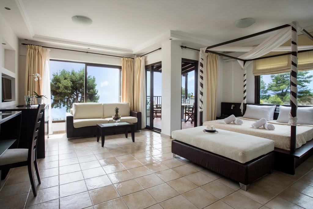 Ранни резервации: 3 нощувки със закуски и вечери в хотел Elani Bay Resort 4*, Халкидики, Гърция през Май и Юни! - Снимка 4