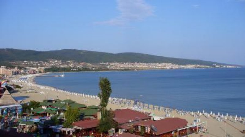 Апартаменти Бриз Бийч - Снимка 1