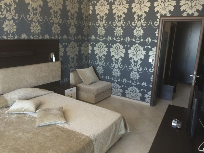 Апартаменти Бриз Бийч - Снимка 1