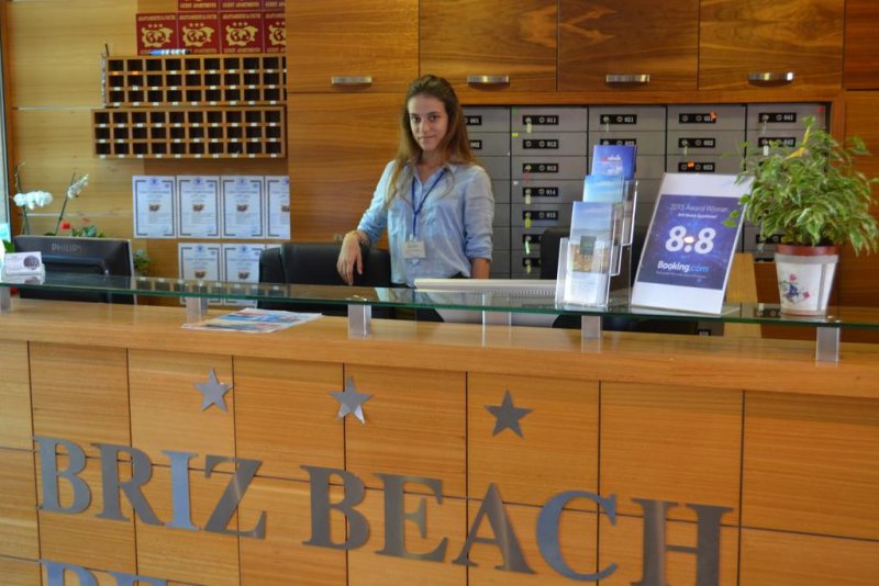 Апартаменти Бриз Бийч - Снимка 3