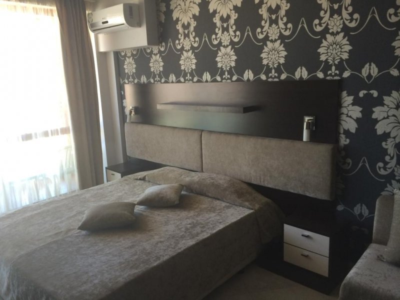 Апартаменти Бриз Бийч - Снимка 1