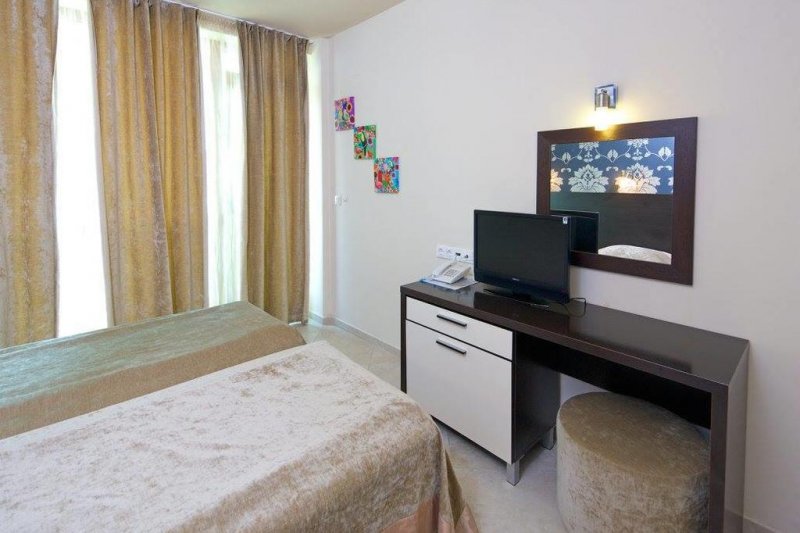 Апартаменти Бриз Бийч - Снимка 3