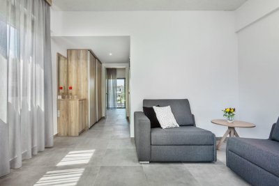 Iris Hotel   - Снимка 2