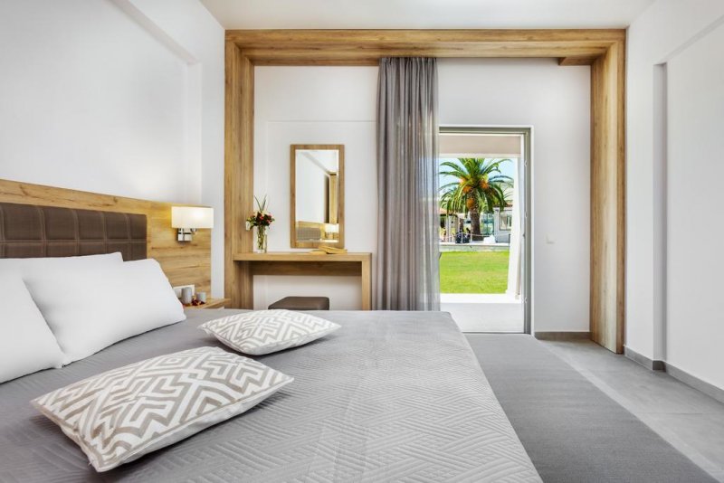 Iris Hotel   - Снимка 2