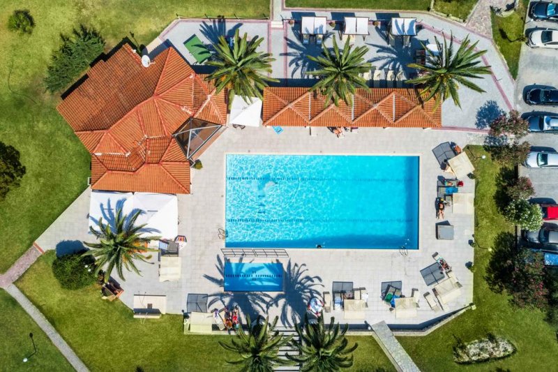 Iris Hotel   - Снимка 1