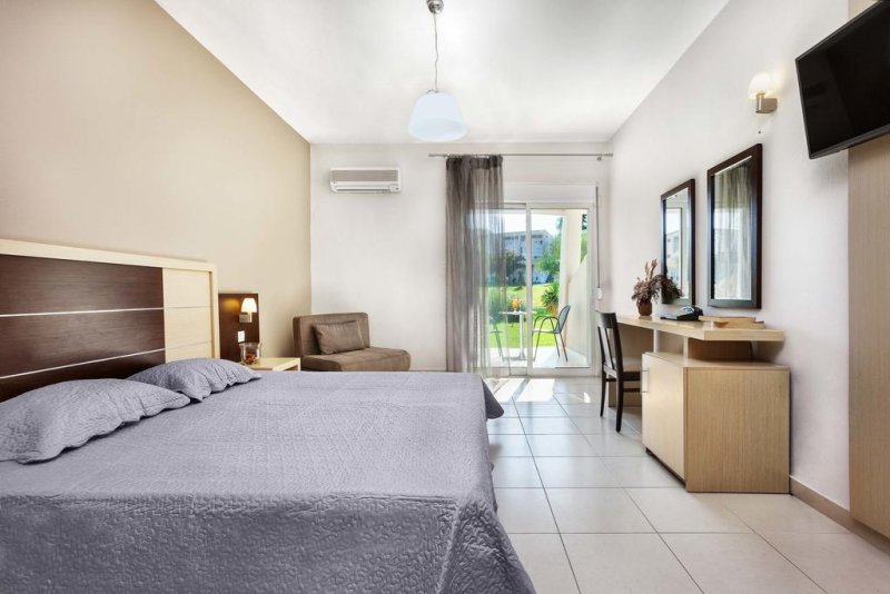 Iris Hotel   - Снимка 10