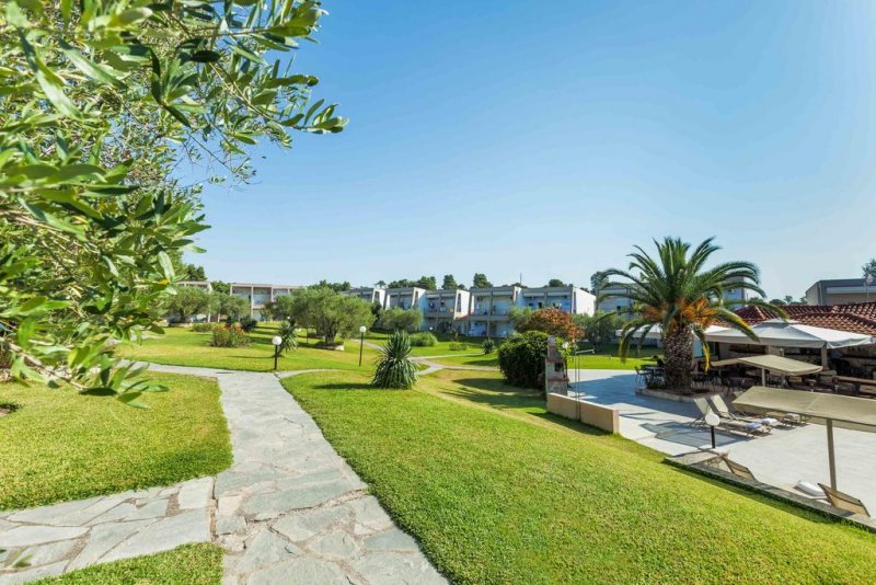 Iris Hotel   - Снимка 9