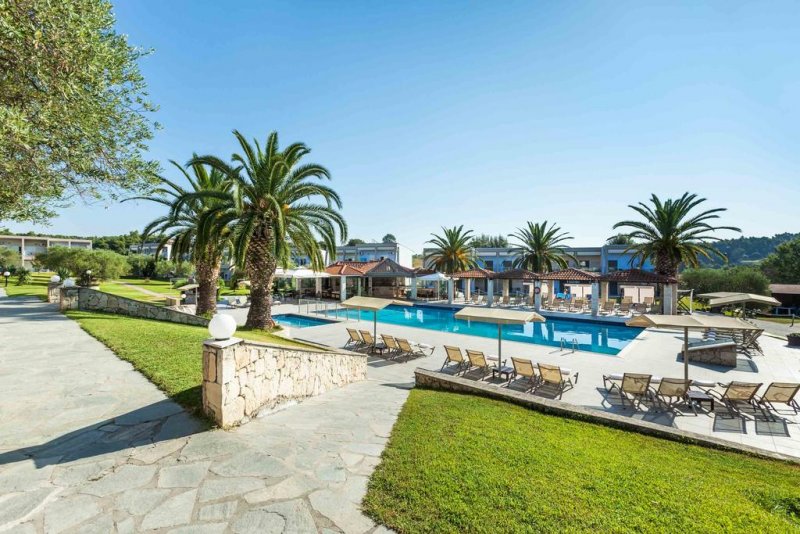 Iris Hotel   - Снимка 0