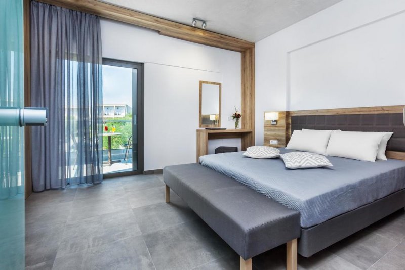 Iris Hotel   - Снимка 7