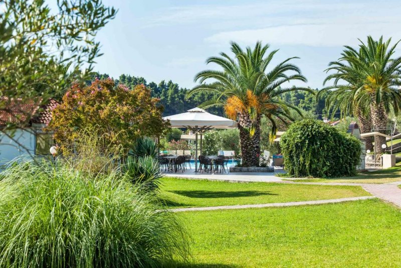 Iris Hotel   - Снимка 1