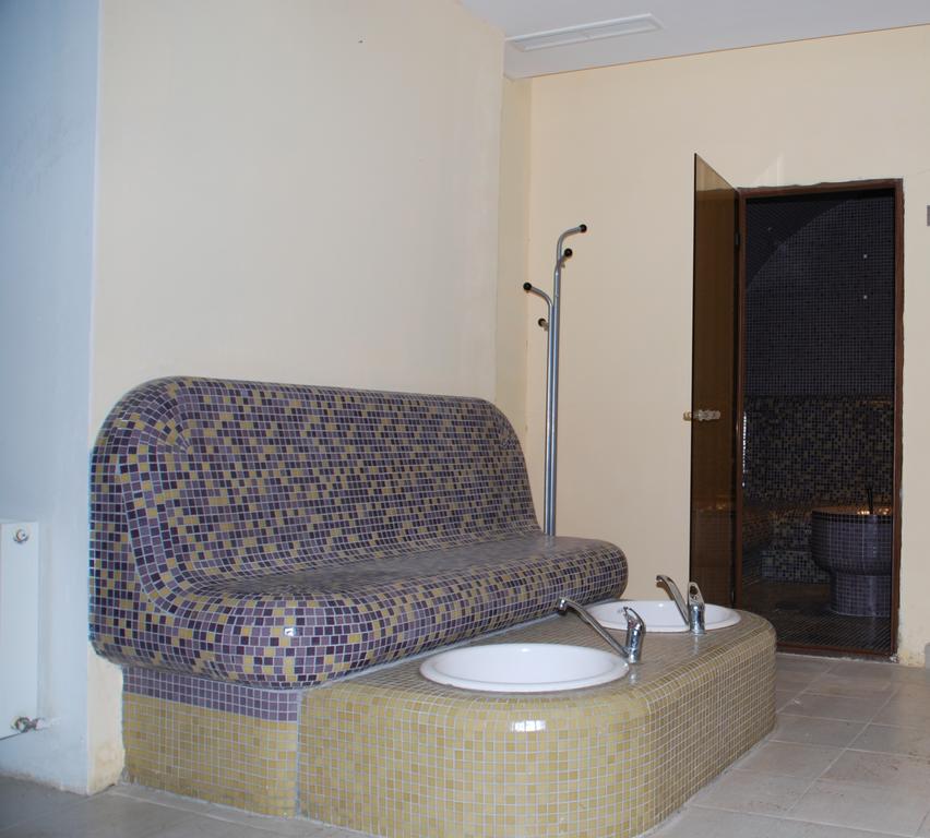Нощувка на човек със закуска и вечеря + парна баня, сауна и джакузи в хотел Панорама, Пампорово - Снимка 32
