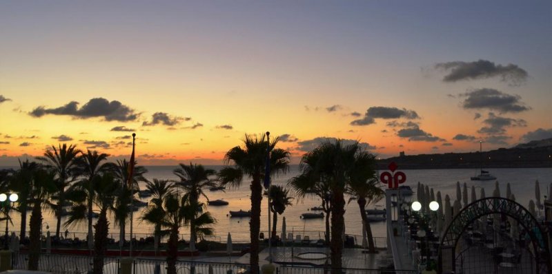 Qawra Palace Hotel - Снимка 1