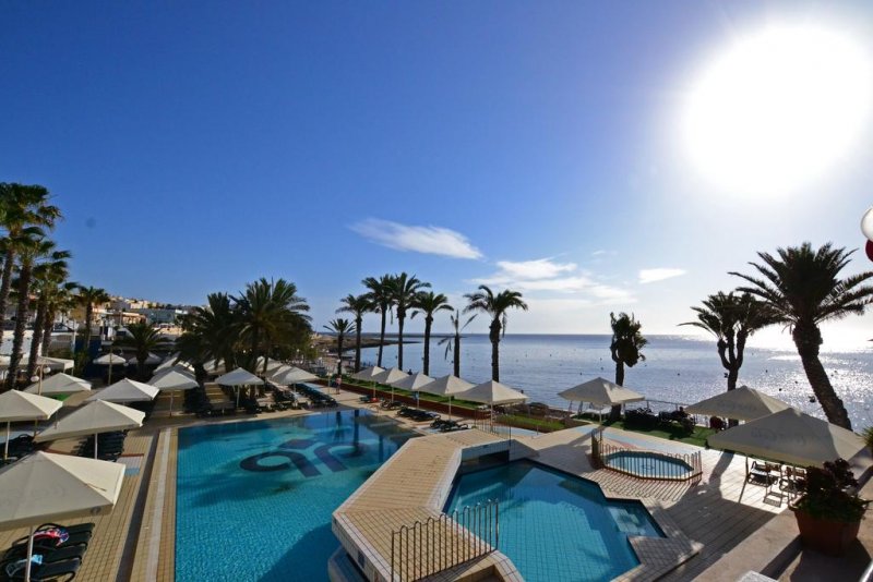 Qawra Palace Hotel - Снимка 1