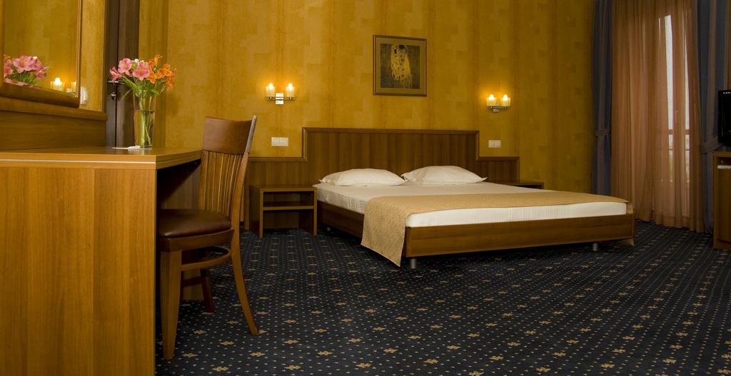 2+ нощувки със закуски и вечери + басейн на човек в хотел Панорама, Априлци - Снимка 44