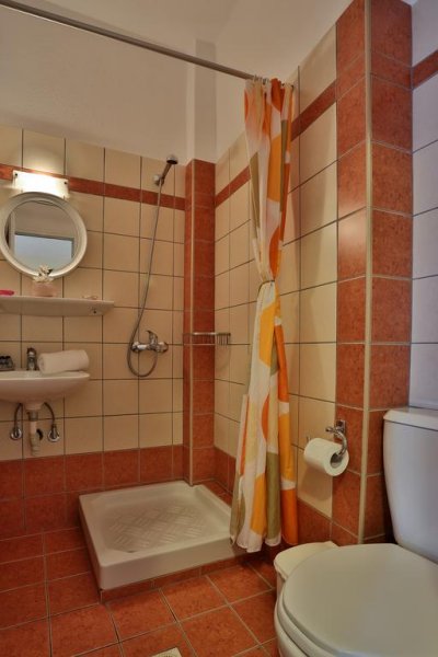 Irida Apartments - Снимка 2