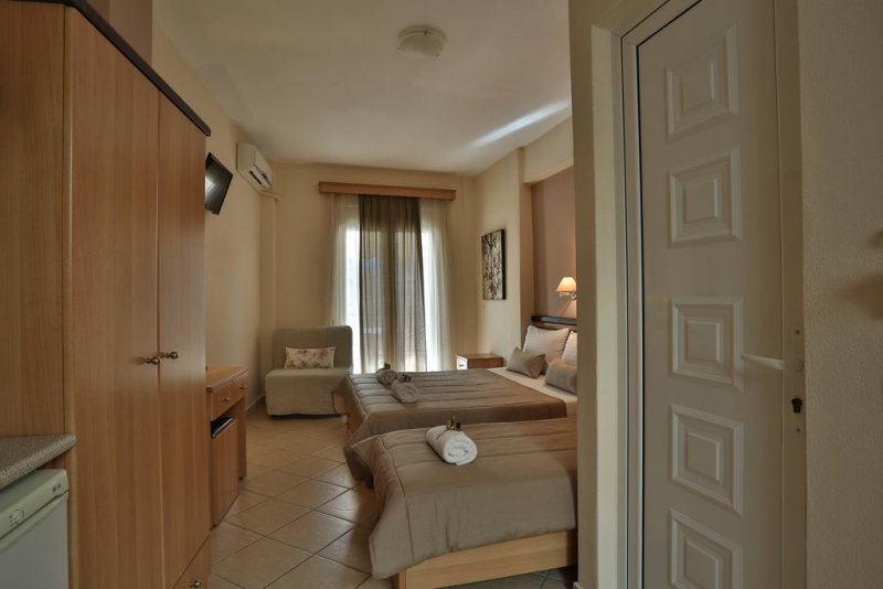 Irida Apartments - Снимка 9