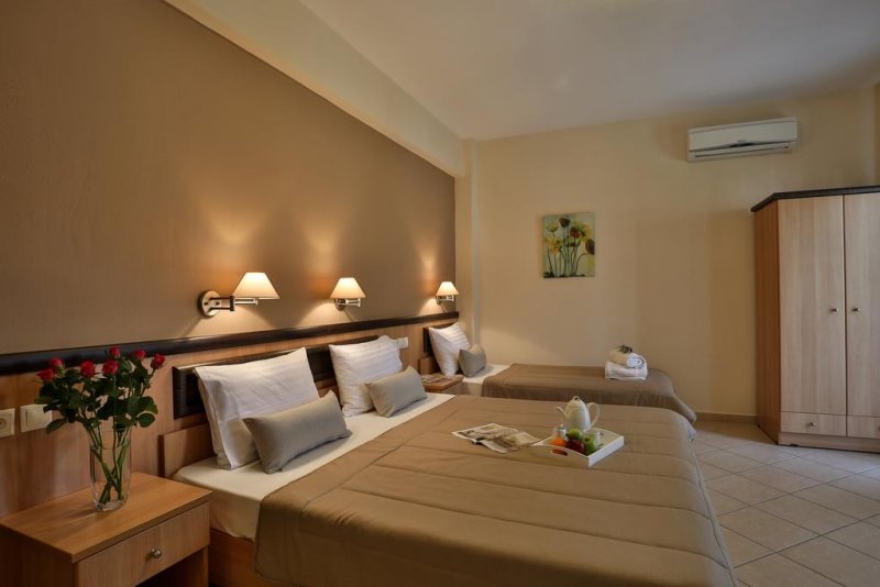 Irida Apartments - Снимка 1