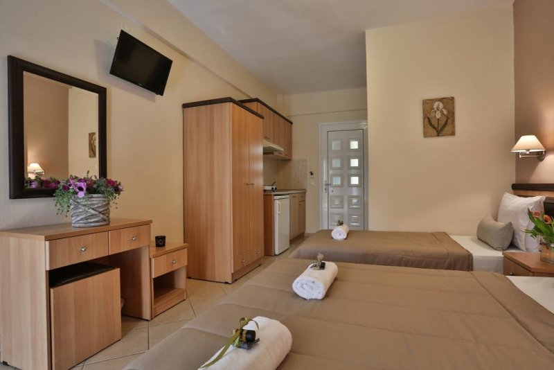 Irida Apartments - Снимка 2