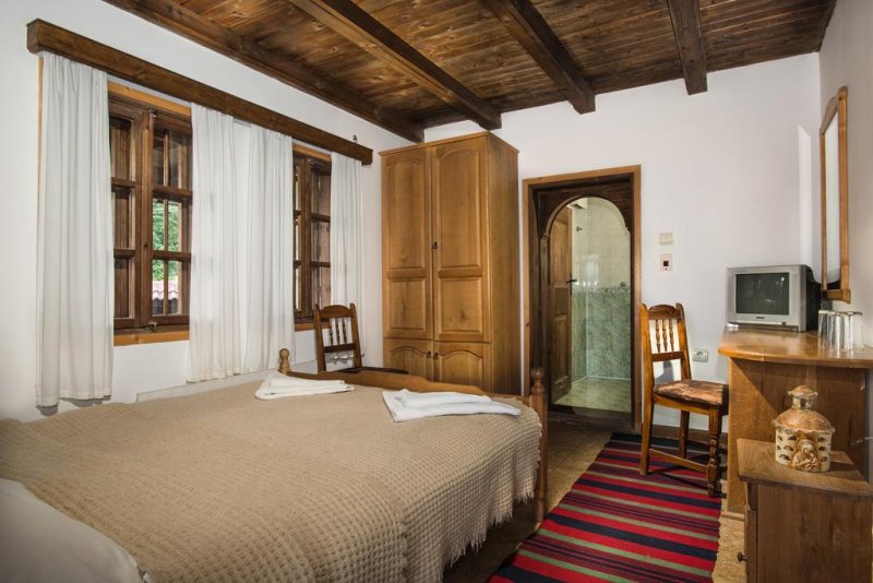 Комплекс Костадиновите къщи - Снимка 10