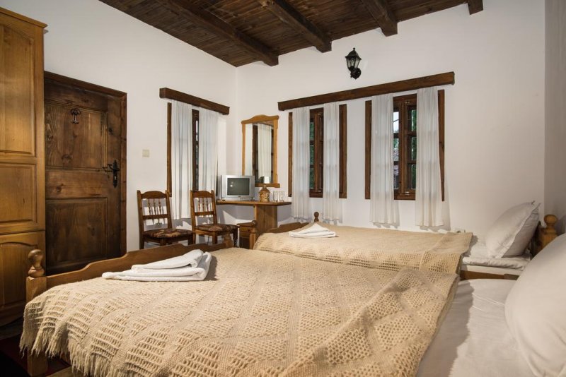 Комплекс Костадиновите къщи - Снимка 5