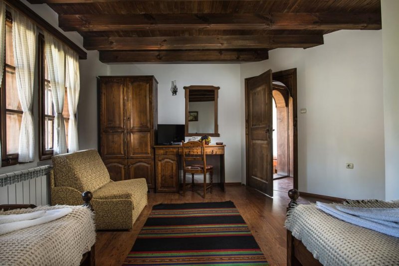 Комплекс Костадиновите къщи - Снимка 9